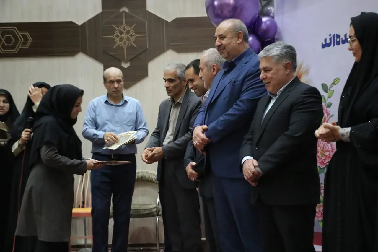 جشن بزرگ ازدواج و تجلیل از جوانی جمعیت در دانشکده علوم پزشکی مراغه برگزار شد