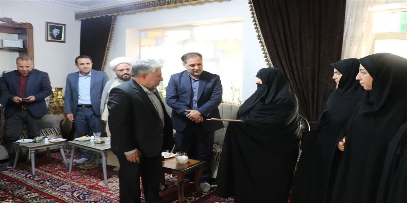 دیدار با خانواده شهدا به مناسبت هفته دفاع مقدس در مراغه